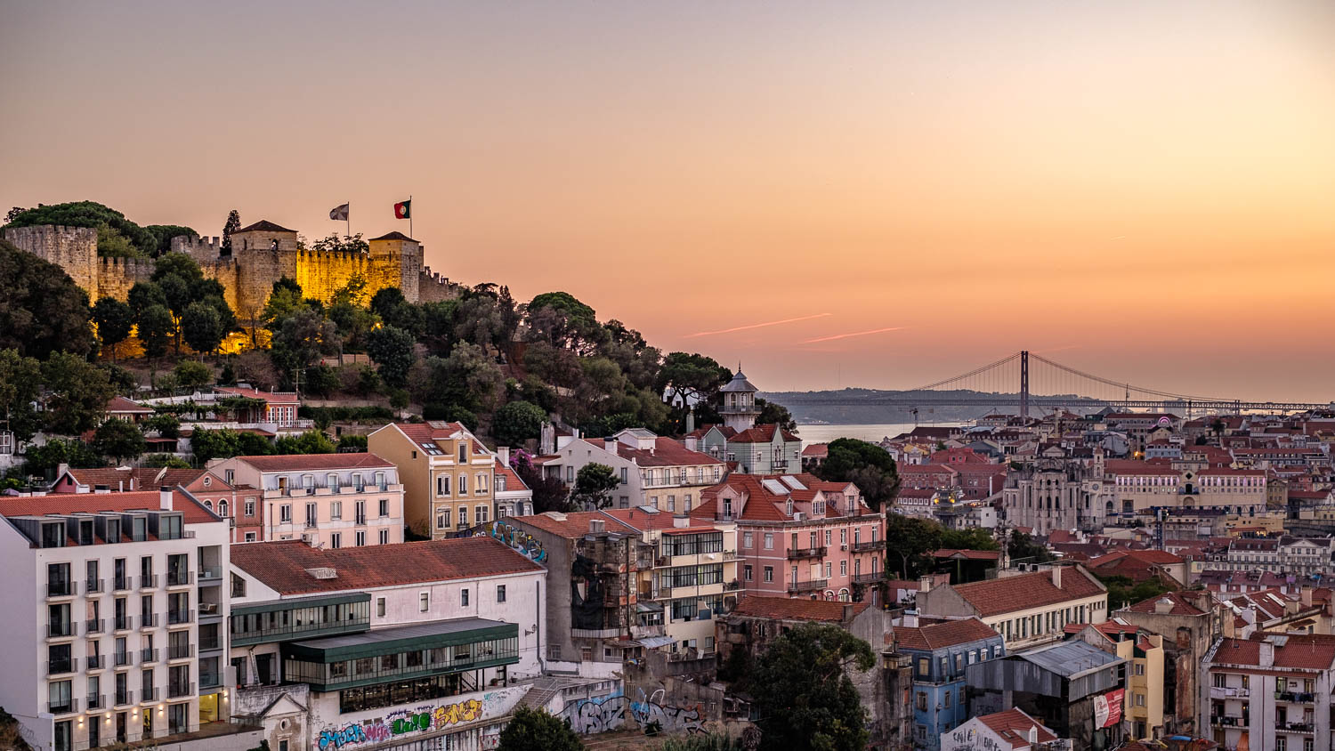 Pôr-do-sol no miradouro de Graça