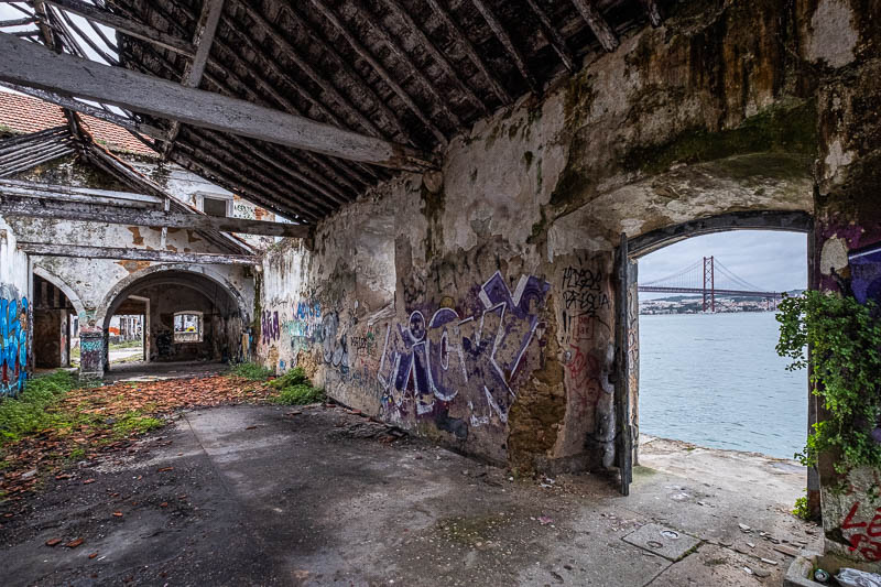 Quinta da Arealva and 25th of April Bridge